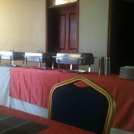 Westcliff Hotel Lira Esterno foto