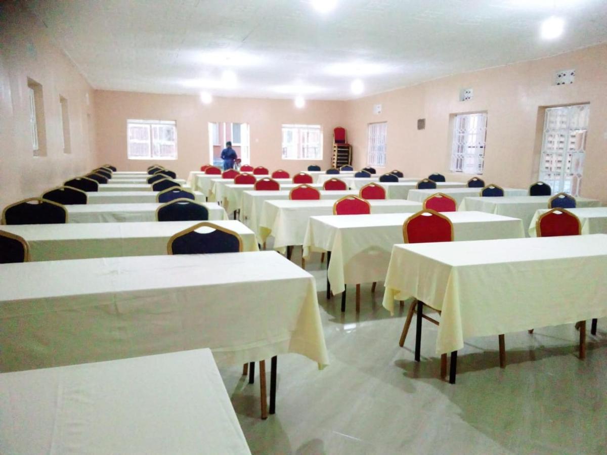 Westcliff Hotel Lira Esterno foto