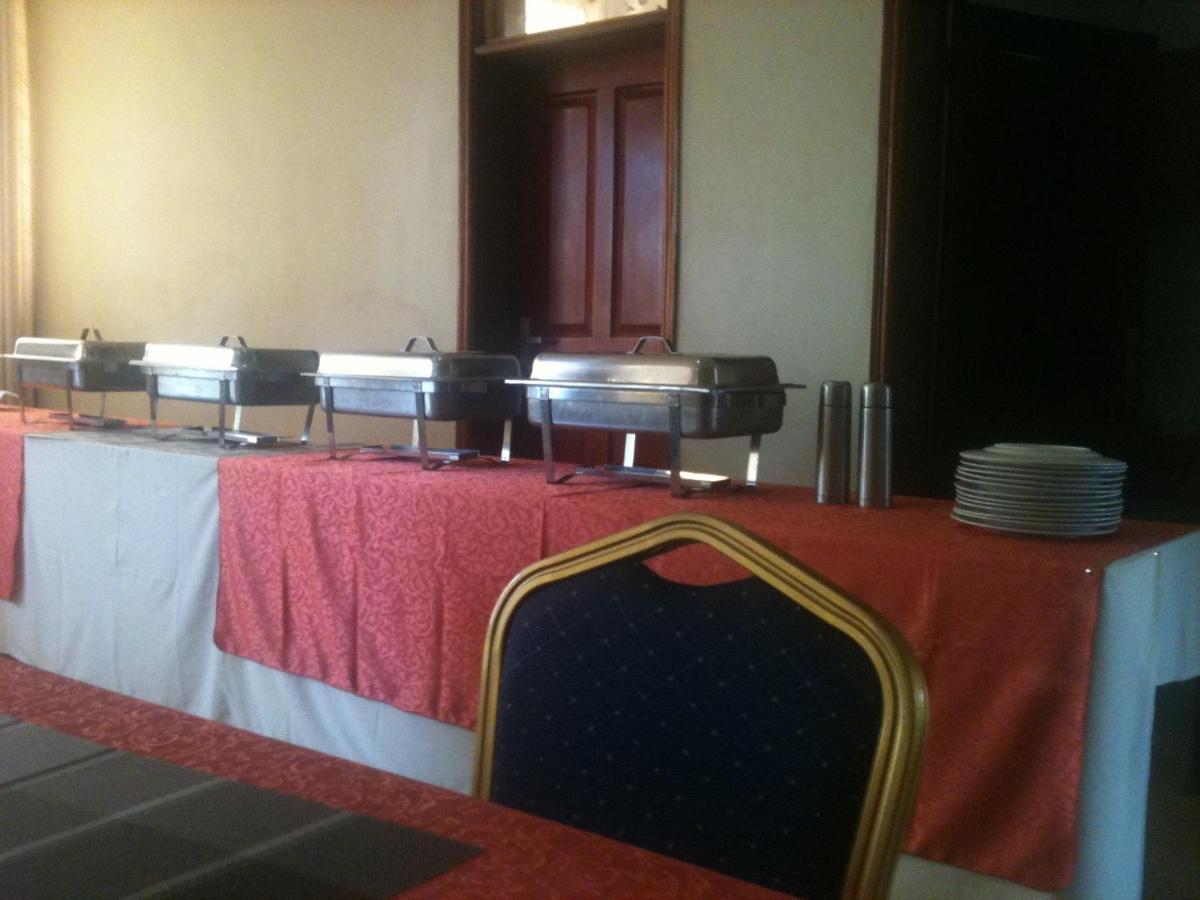 Westcliff Hotel Lira Esterno foto