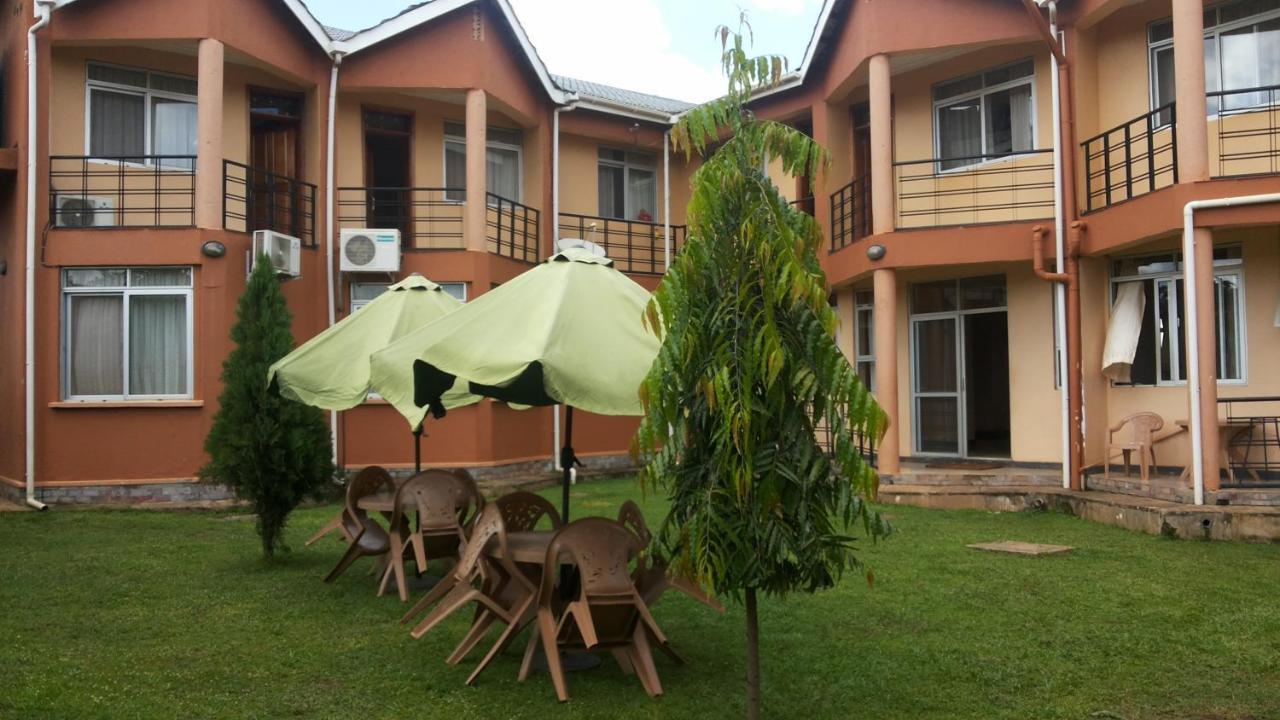 Westcliff Hotel Lira Esterno foto