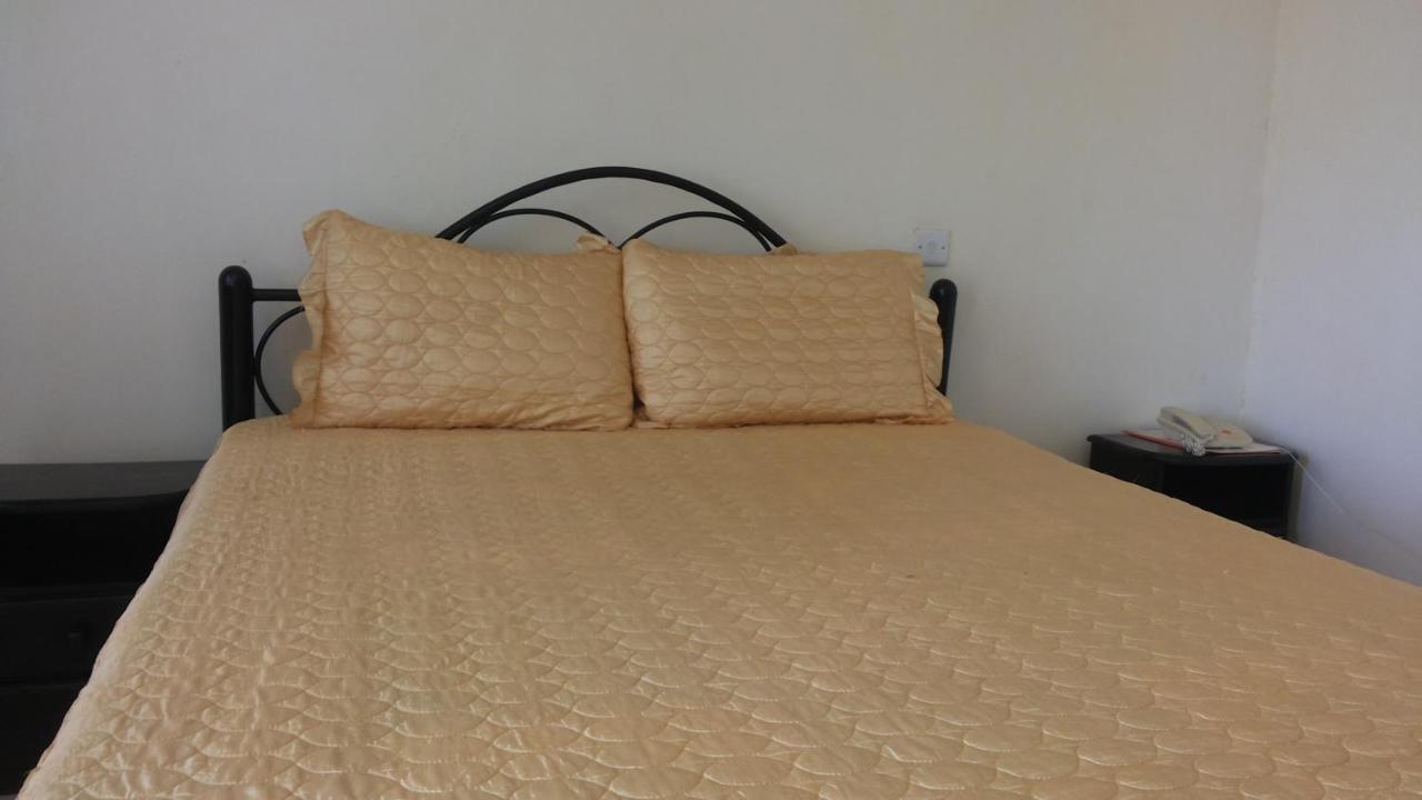 Westcliff Hotel Lira Esterno foto