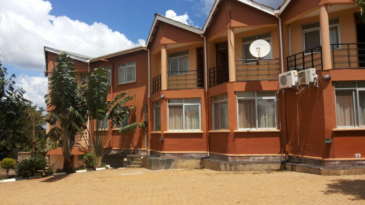 Westcliff Hotel Lira Esterno foto