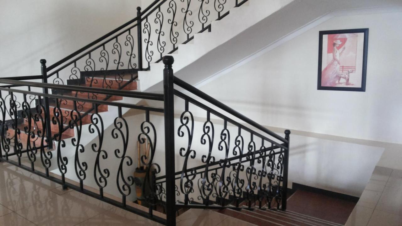 Westcliff Hotel Lira Esterno foto