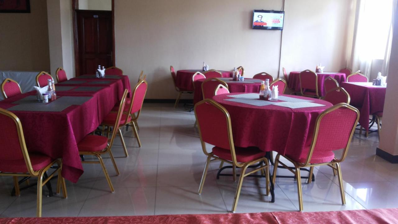 Westcliff Hotel Lira Esterno foto