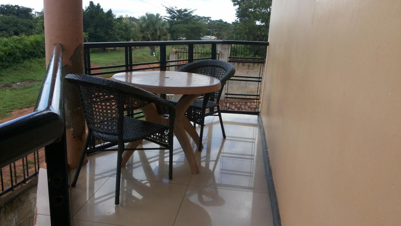 Westcliff Hotel Lira Esterno foto