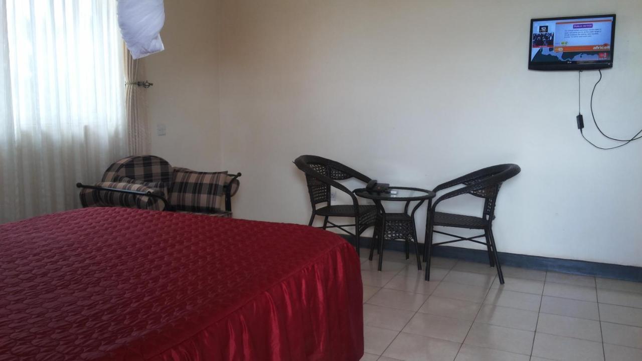 Westcliff Hotel Lira Esterno foto