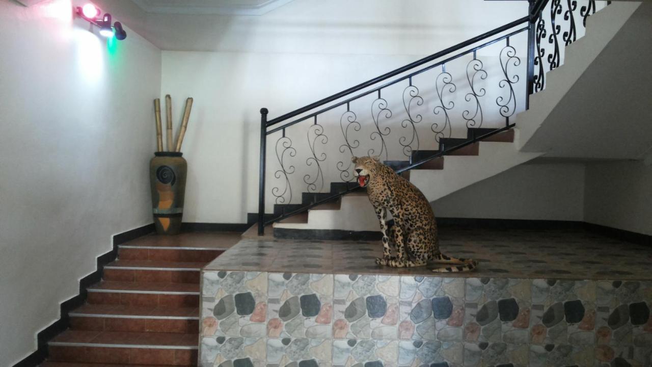 Westcliff Hotel Lira Esterno foto