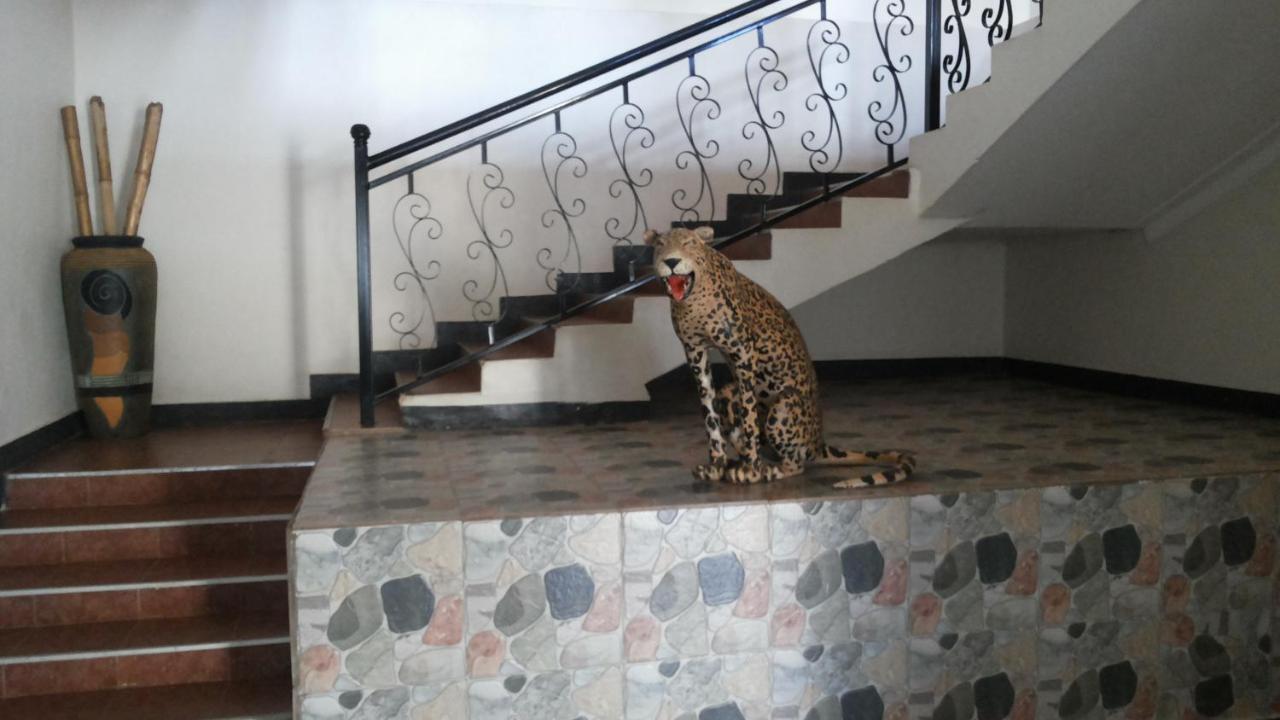 Westcliff Hotel Lira Esterno foto