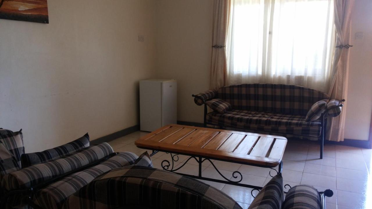 Westcliff Hotel Lira Esterno foto