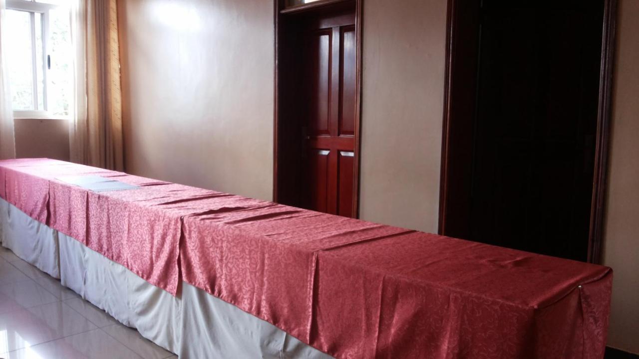 Westcliff Hotel Lira Esterno foto